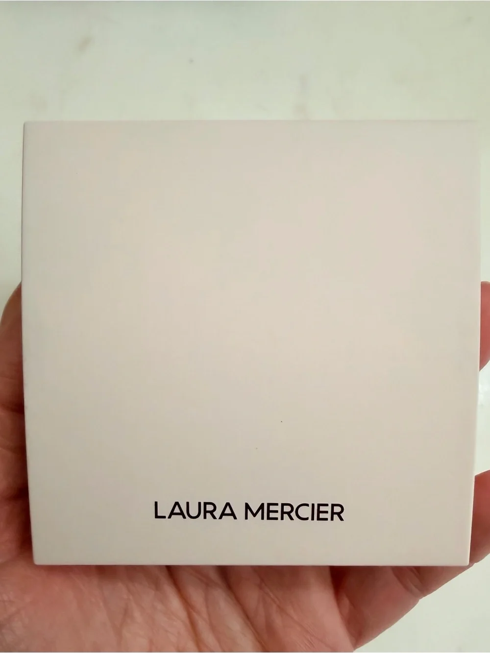 laura mercier Luminous Pressed Powder - translucent.